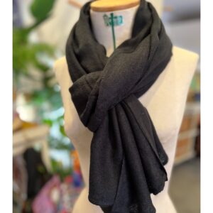 zwarte basic unisex shawl
