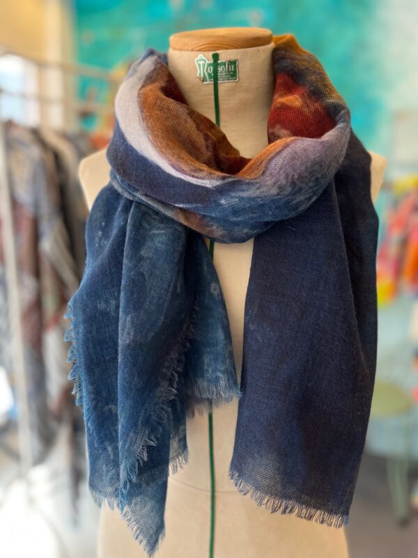 blauwe shawl van wol