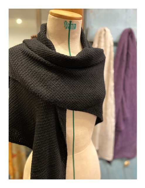Driehoek basic shawl zwart