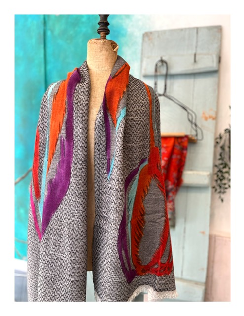Grijze shawl van wol