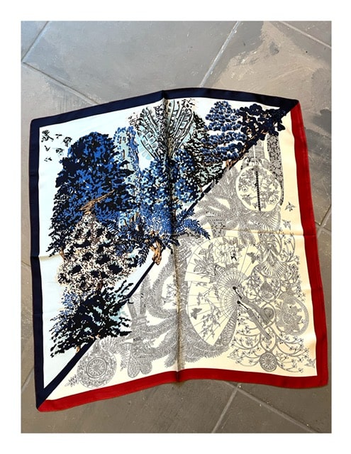 Klein bandana sjaaltje met botanisch dessin