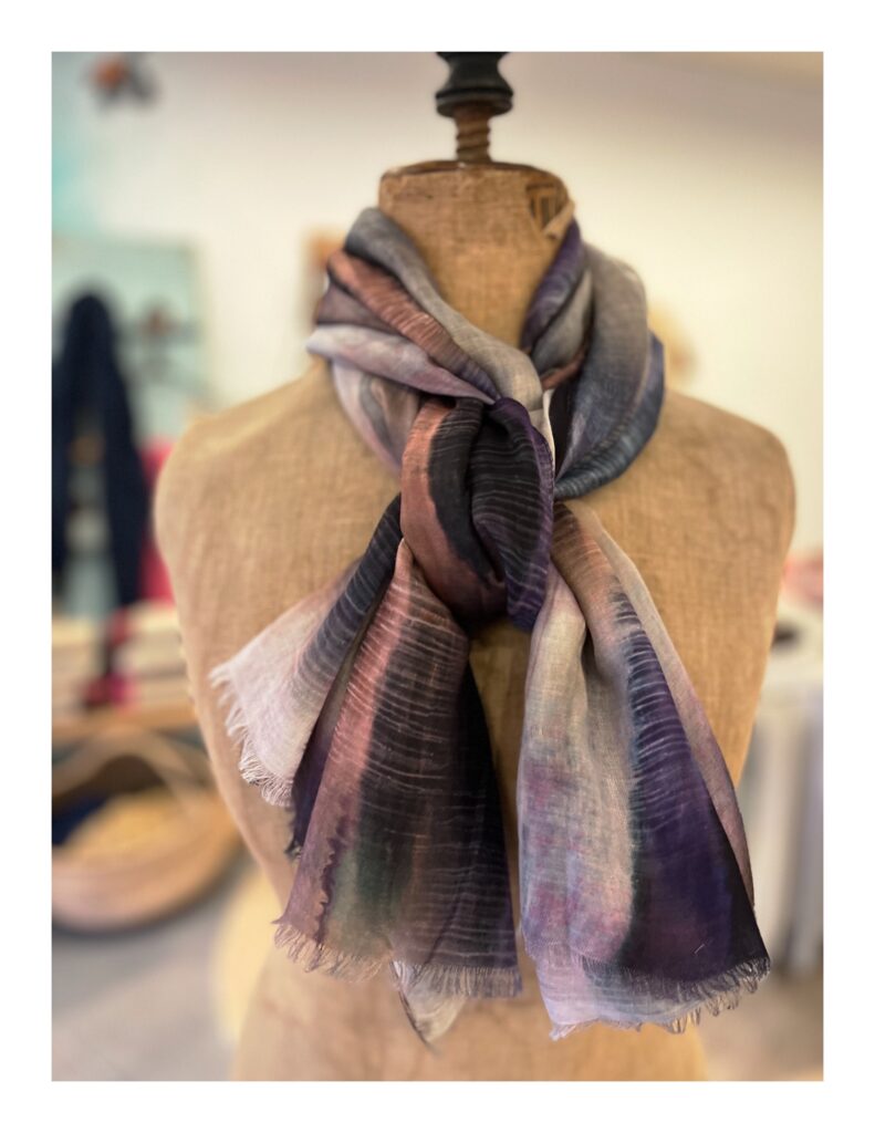Dunne langwerpige sjaal met beige en aubergine paars