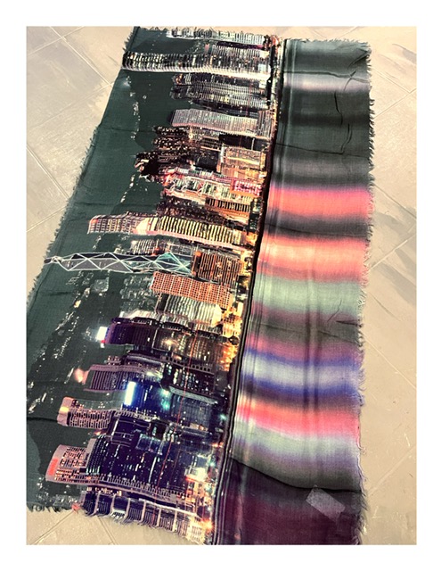 Warme grijze sjaal met skyline van Hong Kong