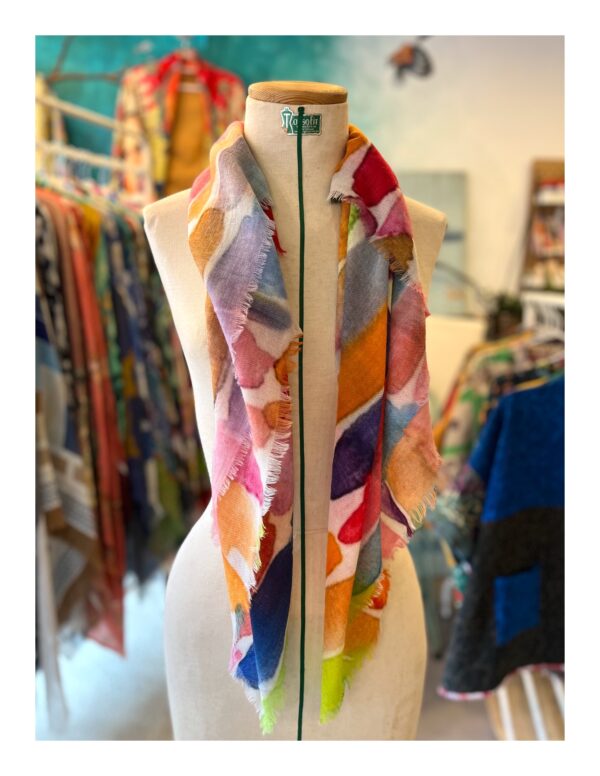 vrolijke vierkante sjaal van Otracosa
