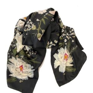 Zwarte smalle sjaal van zijde met bloemen