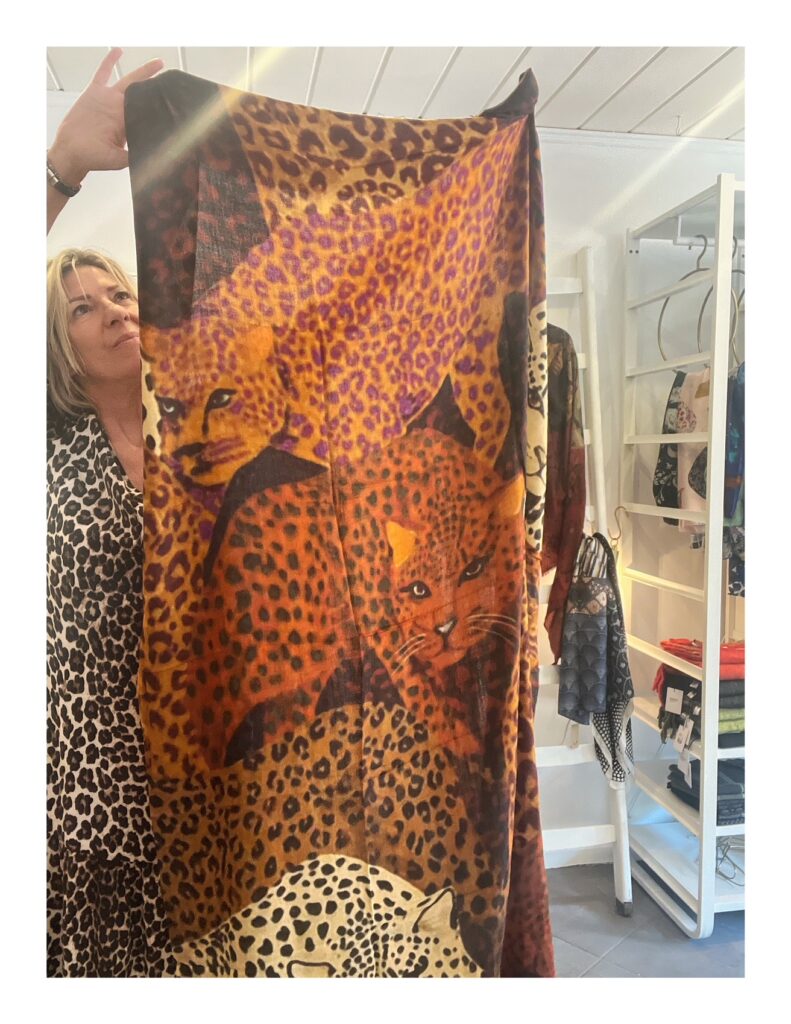 bruine Otracosa sjaal met Leopards