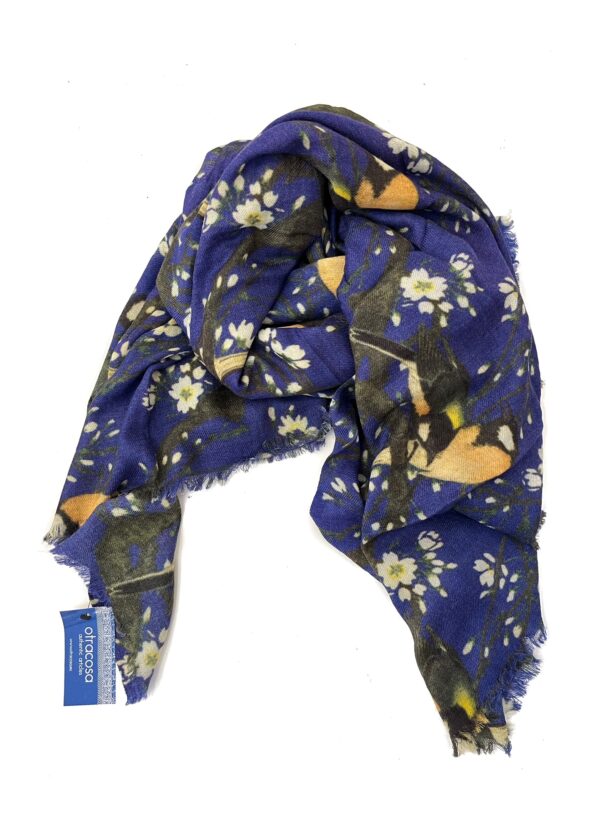 Blauwe Otracosa shawl met zwaluwen