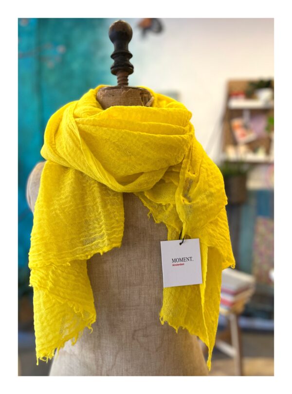 Zachte Moment Amsterdam sjaal van wol in geel