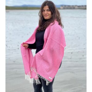roze McNutt omslagdoek van wol