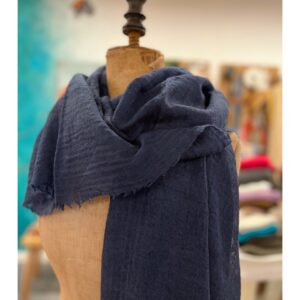 Zachte Moment Amsterdam sjaal van wol in donker blauw