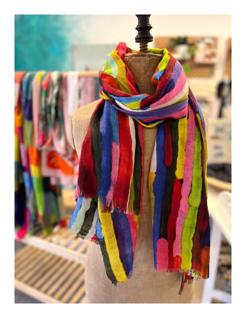 Gekleurde Otracosa shawl met strepen van wol en zijde