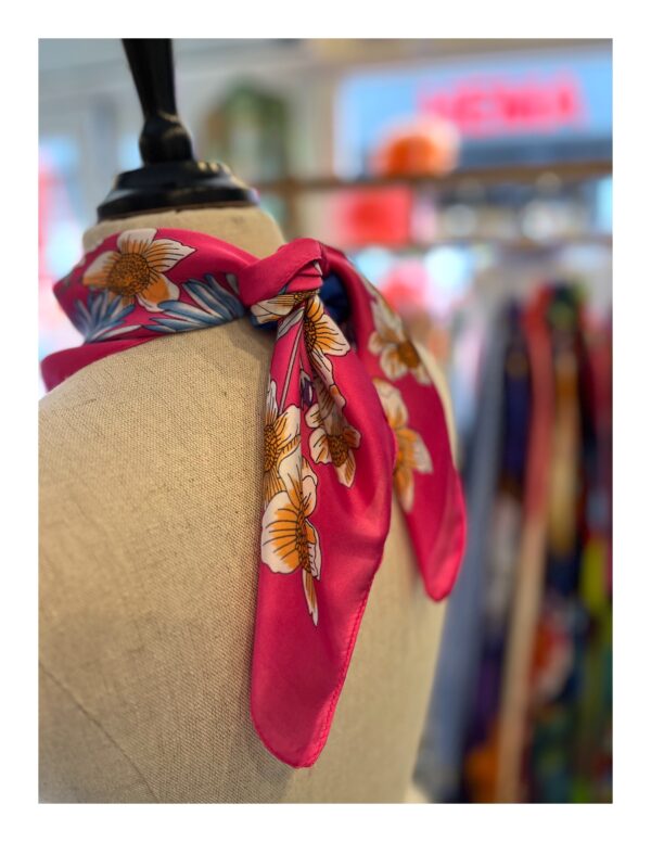Klein fuchsia roze bandana sjaaltje met bloemen