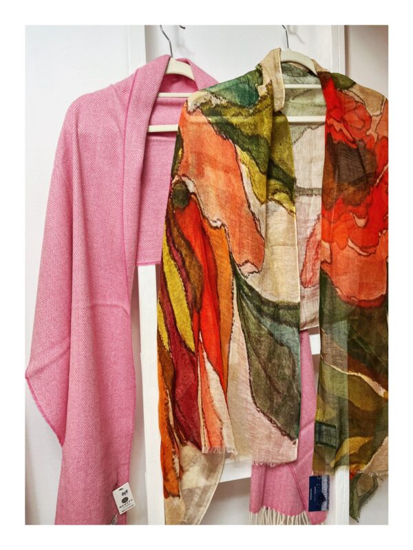 Pastel kleurige Otracosa shawl met papavers van katoen en linnen