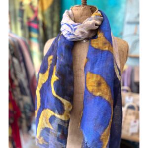 Licht grijze Otracosa shawl van katoen en linnen met blauw en geel
