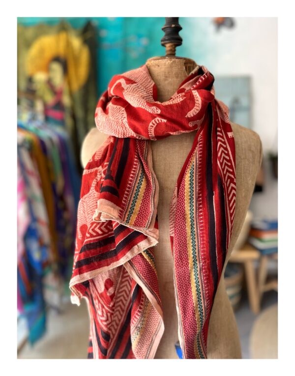 Rode Bagru block print sjaal van katoen met dierenprint