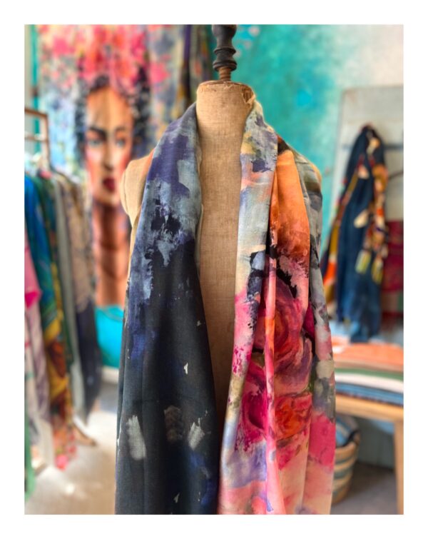 all season Otracosa shawl met Frida Kahlo