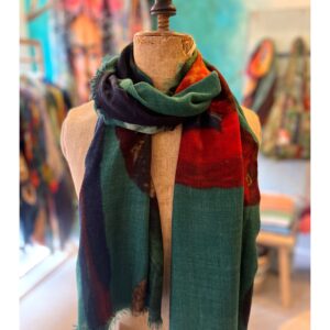 Groene shawl van zachte wol met vogels