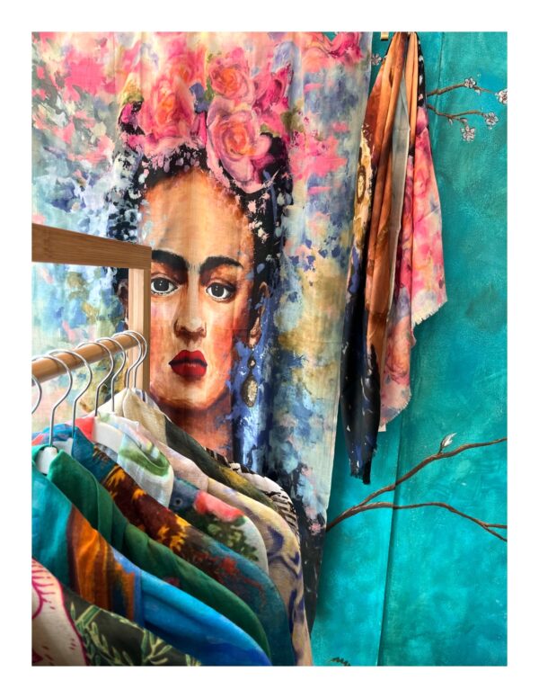 all season Otracosa shawl met Frida Kahlo