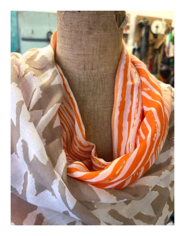 oranje viscose sjaal met goud accenten