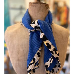 Blauw bandana sjaaltje met dierenprint