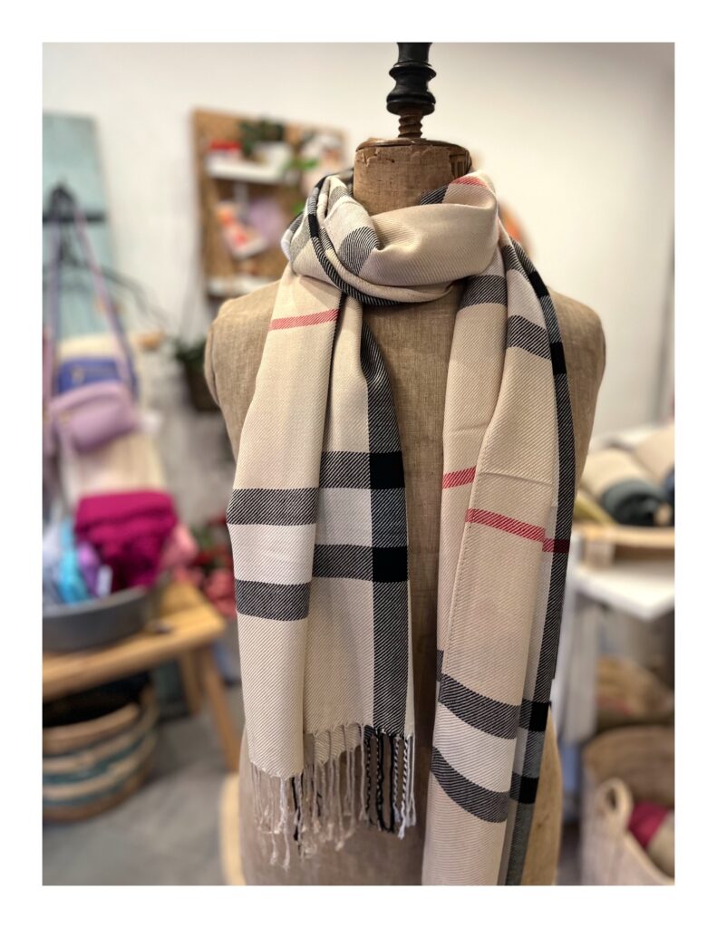 Geruite beige Burberry style shawl - Lovely Scarfs