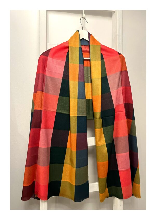 geblokte shawl in regenboog kleuren