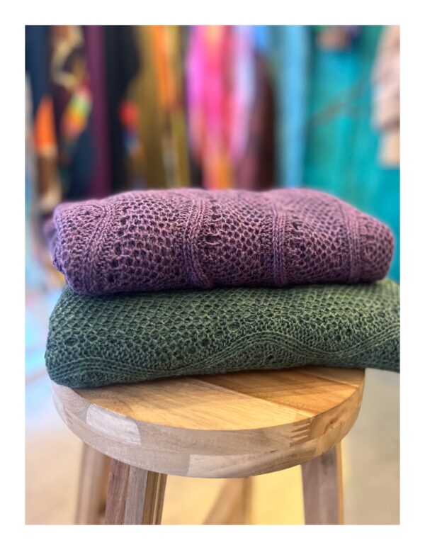 ajour gebreide omslag shawl in mauve