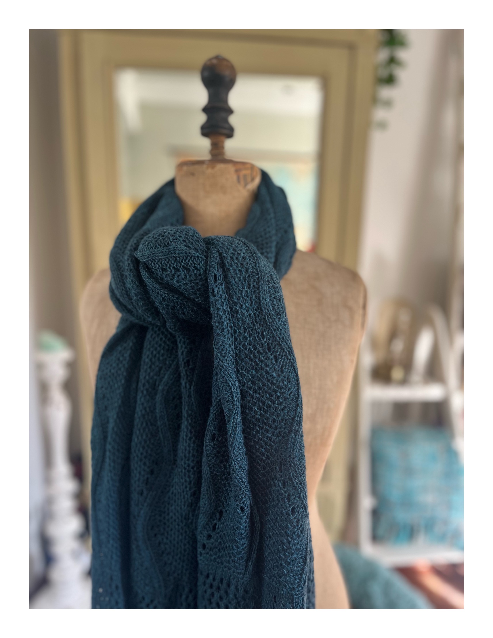 Petrol blauwe gebreide shawl en omslagdoek