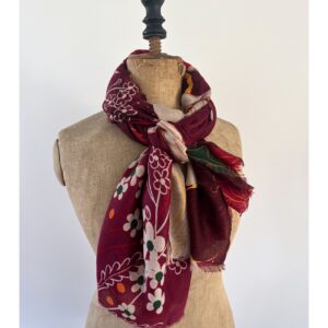 bordeaux kleurige shawl met bloemen