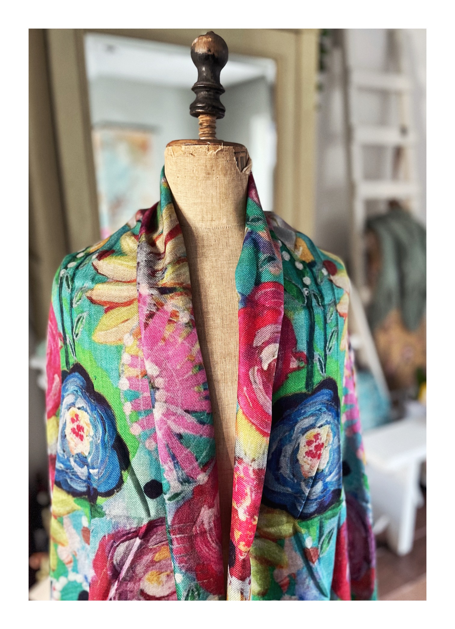 Gekleurde Otracosa bloemen sjaal van wol met zijde