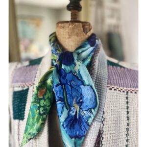 Klein sjaaltje met de blauwe irissen van van Gogh