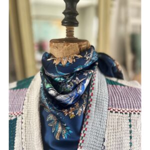 Klein blauw sjaaltje met botanische print