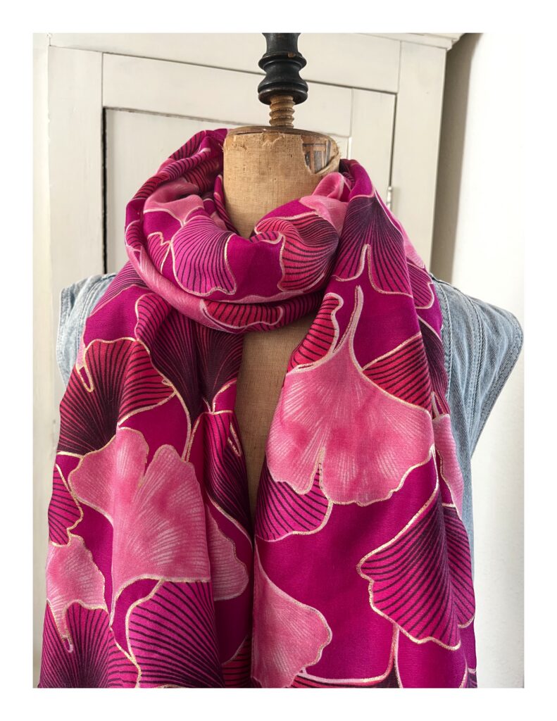 Fuchsia roze ginkgo blad print sjaal