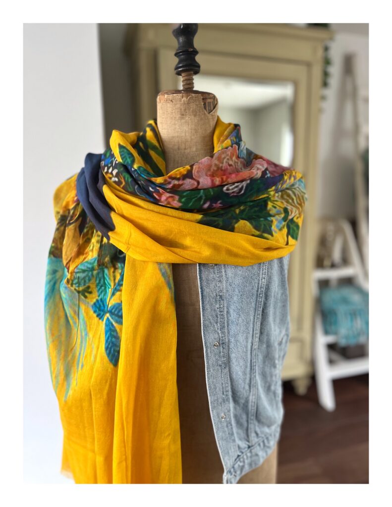Katoenen pareo & sjaal met artistiek bloemenprint in geel blauw