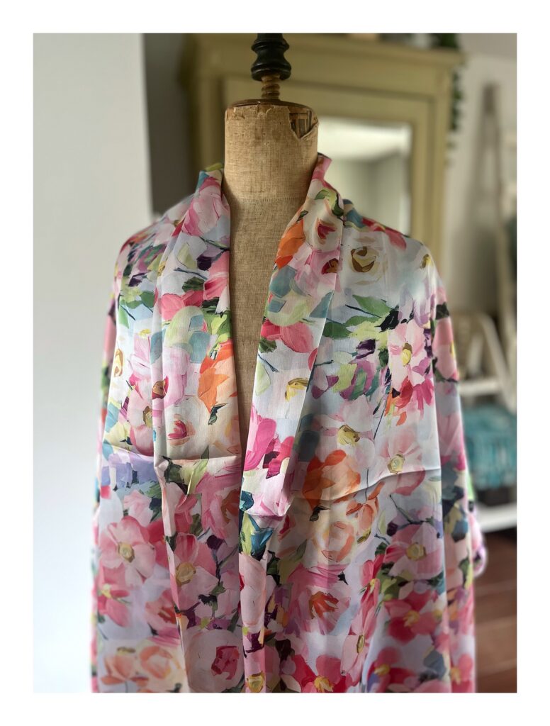 Zijdezachte damessjaal met roze bloemenmotief