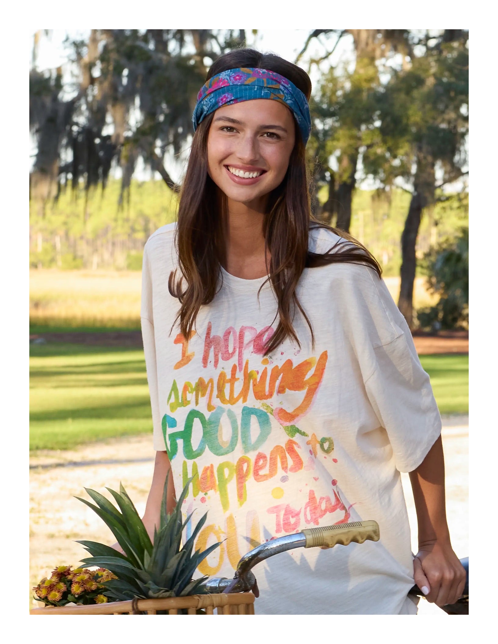 Brede blauwe haarshawl met roze bloemen