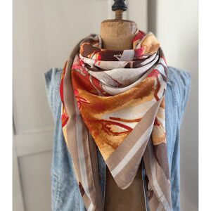 Vierkante dames sjaal met bloemen print in beige, bruin en rood