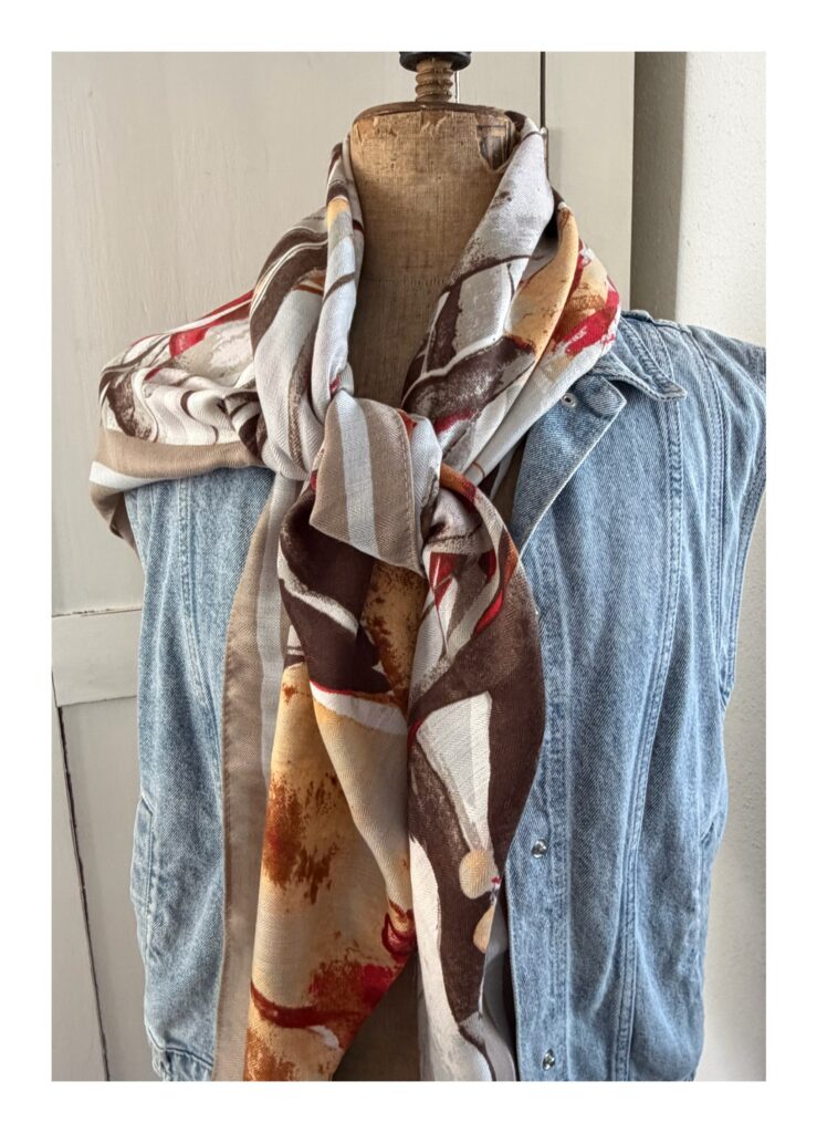 Vierkante dames sjaal met bloemen print in beige, bruin en rood