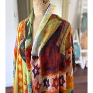 Zachte en soepel vallende wollen art shawl Matisse design